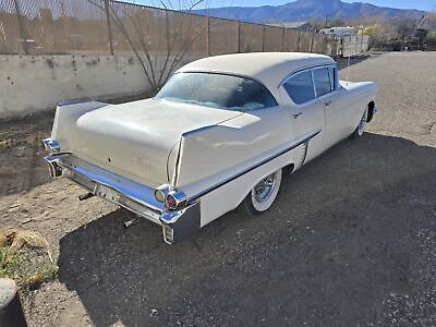 Cadillac-Series-62-Berline-1957-White-Gray-4023-5