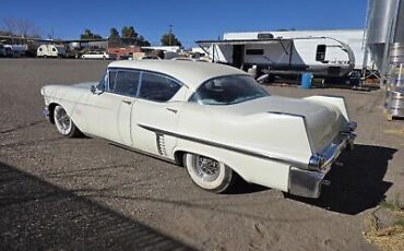 Cadillac-Series-62-Berline-1957-White-Gray-4023-8