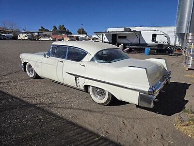 Cadillac-Series-62-Berline-1957-White-Gray-4023-8