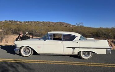 Cadillac-Series-62-Berline-1957-White-Gray-4023-9