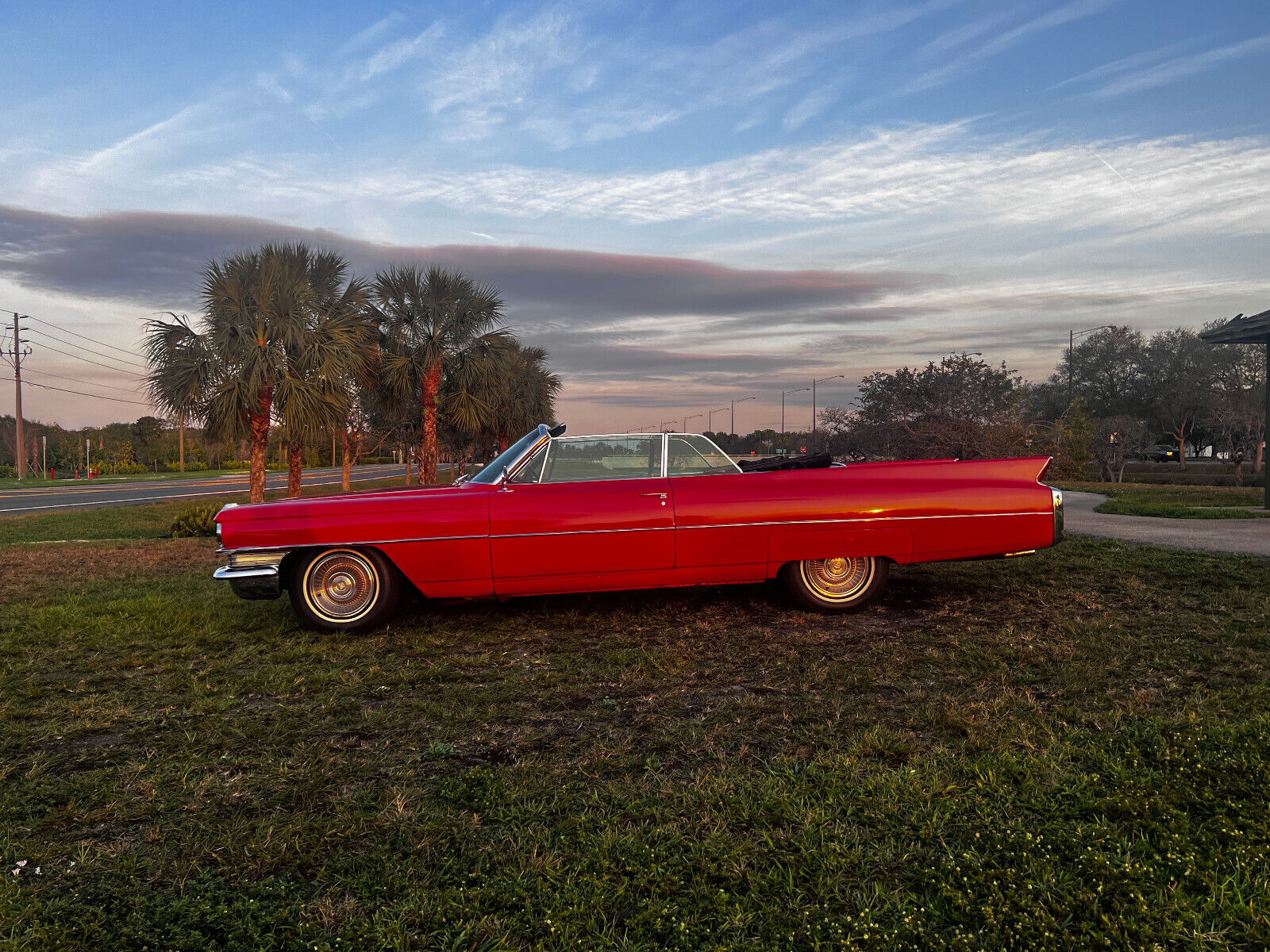 Cadillac-Series-62-Cabriolet-1963-Red-Black-126779-29