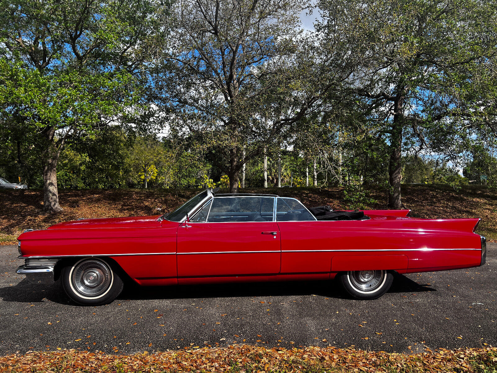 Cadillac-Series-62-Cabriolet-1963-Red-Black-126779-4