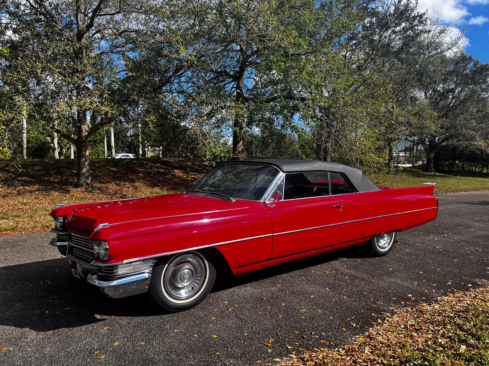 Cadillac-Series-62-Cabriolet-1963-Red-Black-126779-5