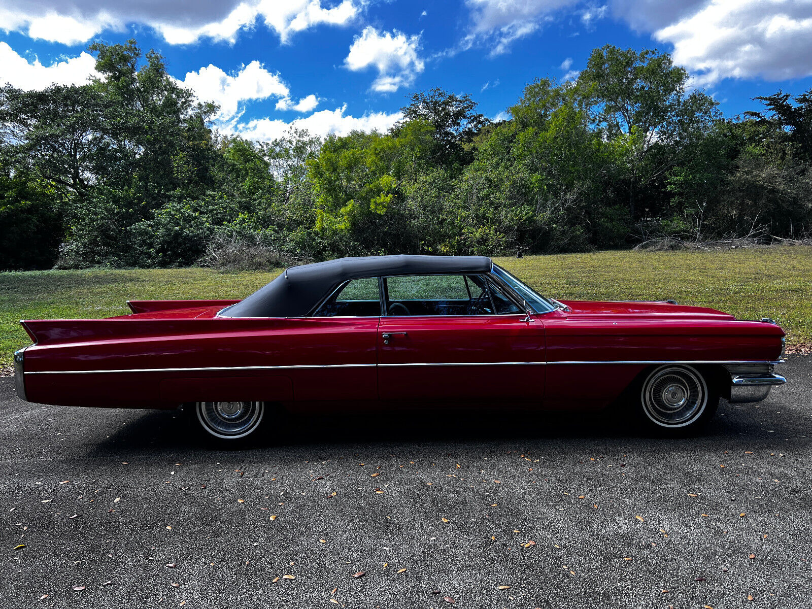 Cadillac-Series-62-Cabriolet-1963-Red-Black-126779-8