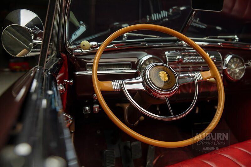 Cadillac-Series-62-Convertible-1941-Maroon-Red-64398-22