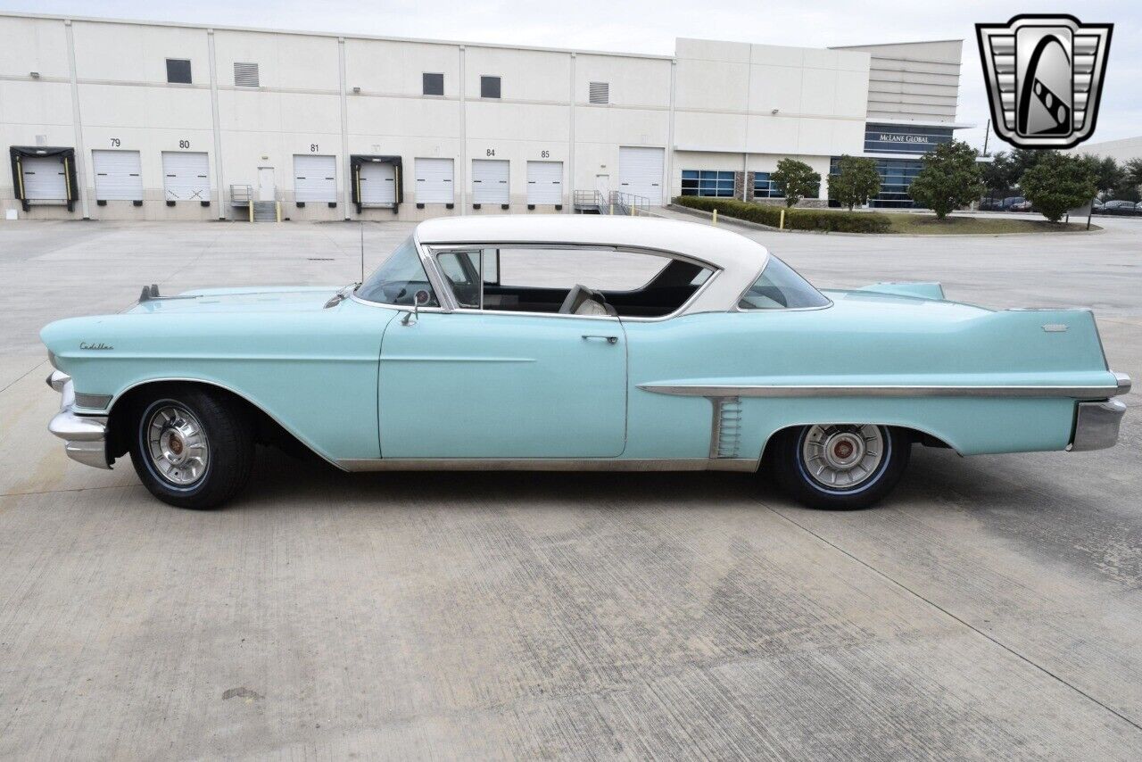 Cadillac-Series-62-Coupe-1957-Teal-White-100986-2