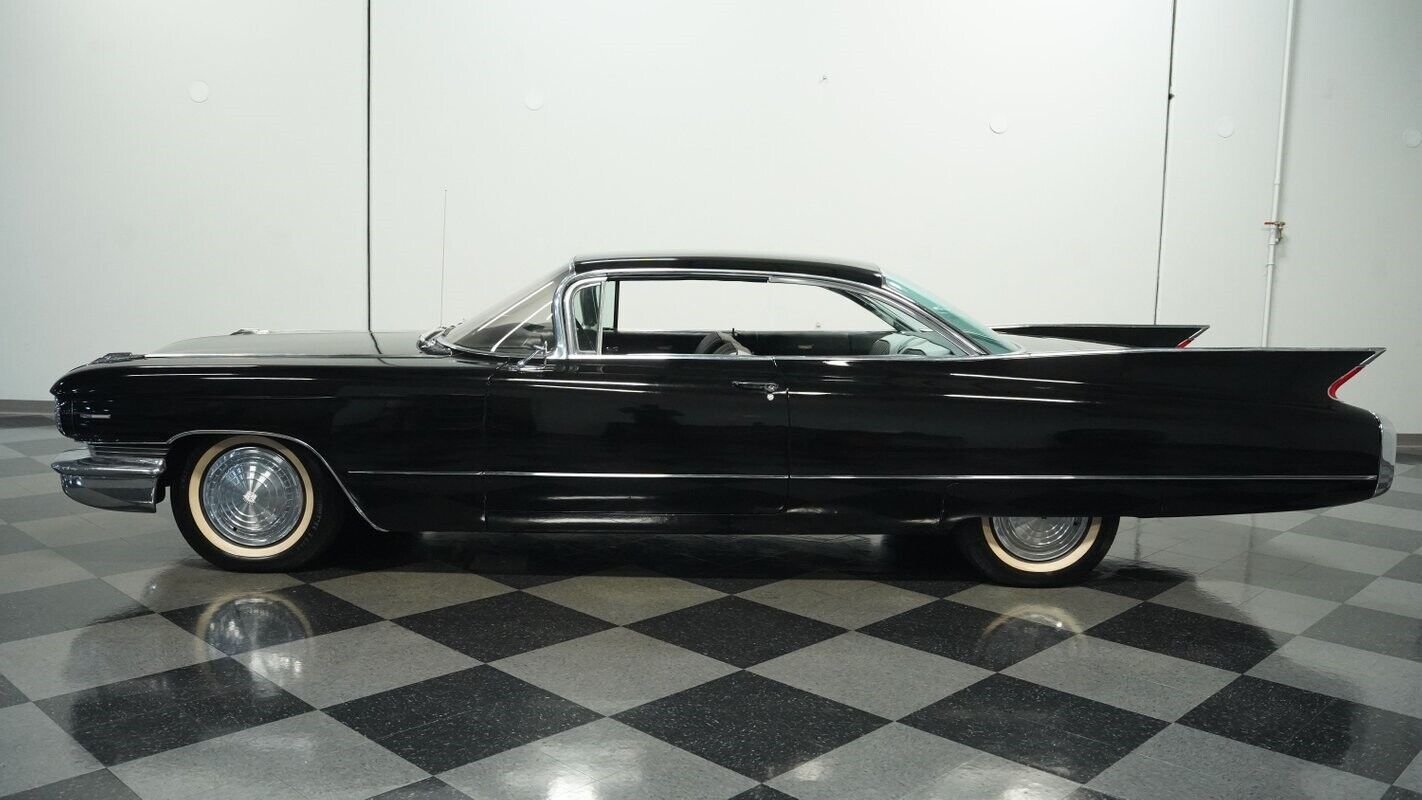 Cadillac-Series-62-Coupe-1960-Black-Black-112794-2