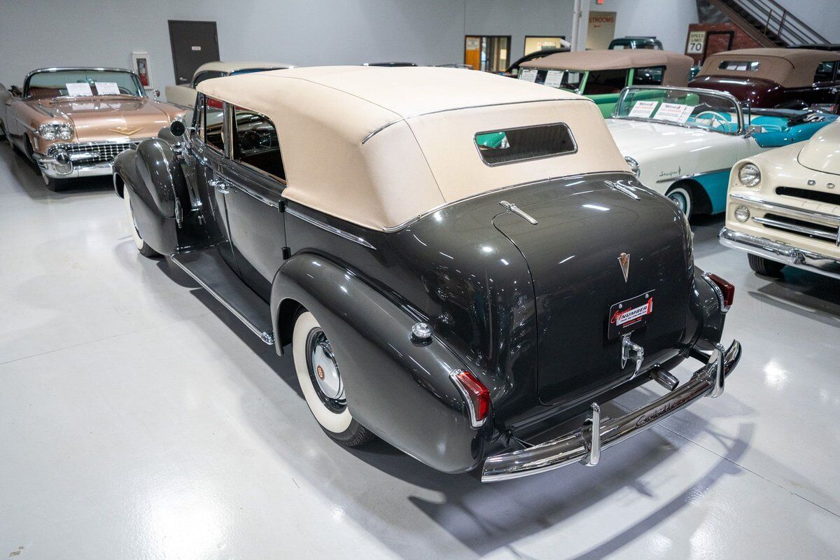 Cadillac-Series-75-Cabriolet-1940-Gray-Gray-142234-10