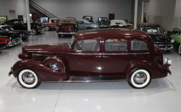 Cadillac-Series-85-V-12-Berline-1936-Royal-Maroon-Gray-97658-11