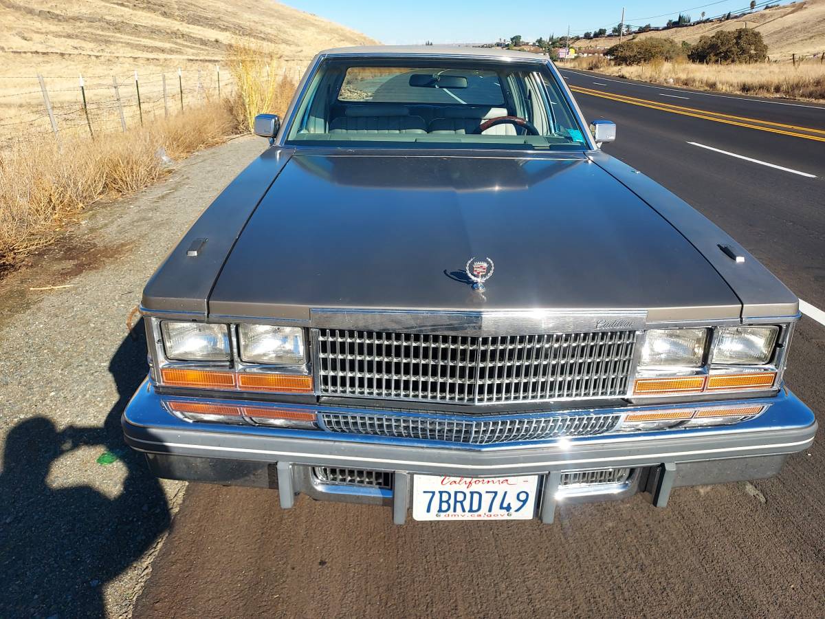 Cadillac-Seville-1978-silver-777290-2