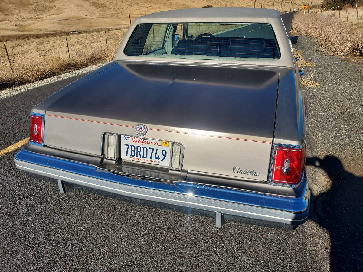 Cadillac-Seville-1978-silver-777290-5