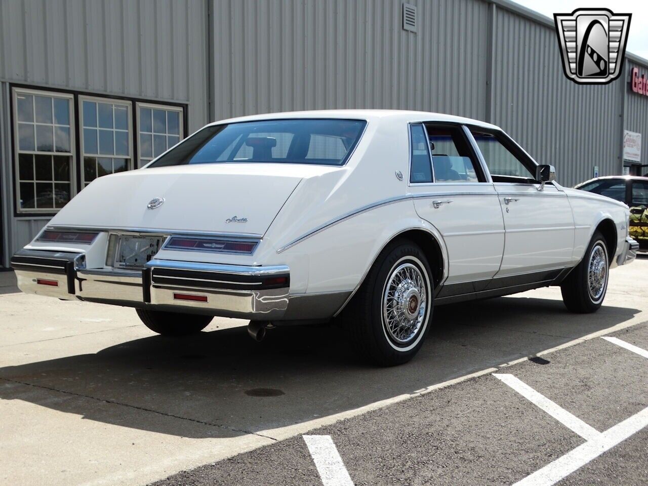 Cadillac-Seville-1985-White-Red-103717-7