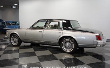 Cadillac-Seville-Berline-1978-Black-Gray-186331-8