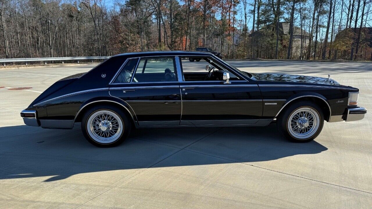 Cadillac-Seville-Berline-1983-Black-Black-93018-5