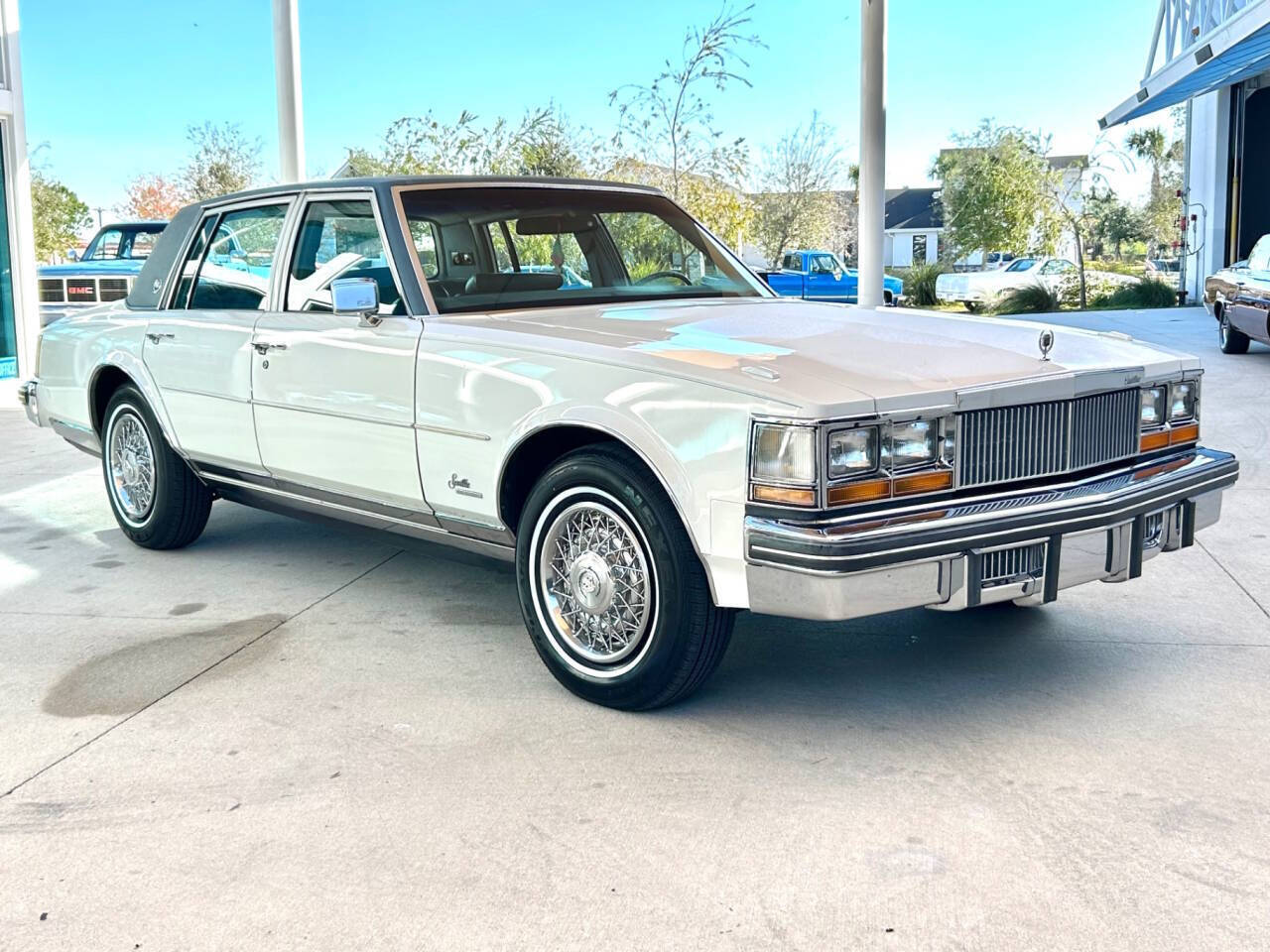 Cadillac-Seville-Cabriolet-1979-White-Blue-41864-2