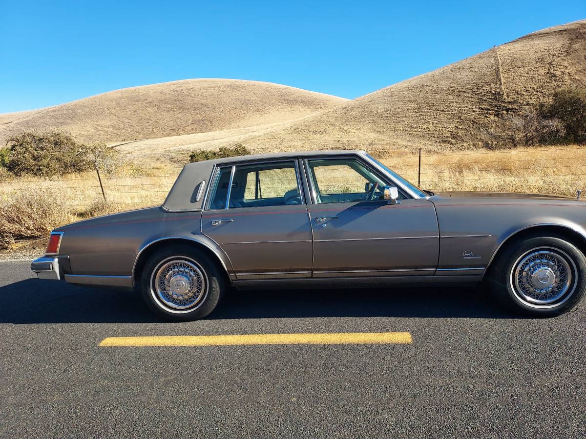 Cadillac-Seville-sls-1978-silver-94515-2