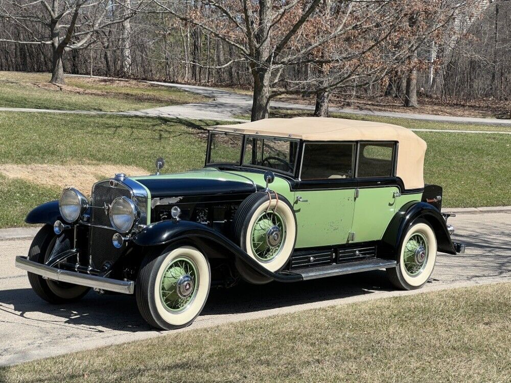 Cadillac-V-16-1930-Black-Beige-0-1