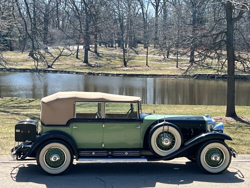 Cadillac-V-16-1930-Black-Beige-0-2