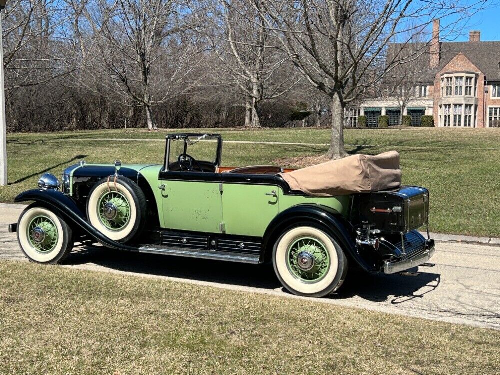 Cadillac-V-16-1930-Black-Beige-0-6