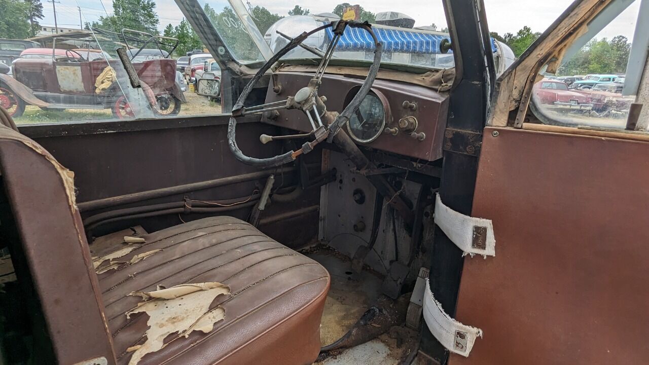 Carmor-London-Taxi-Berline-1955-Black-Brown-91182-11