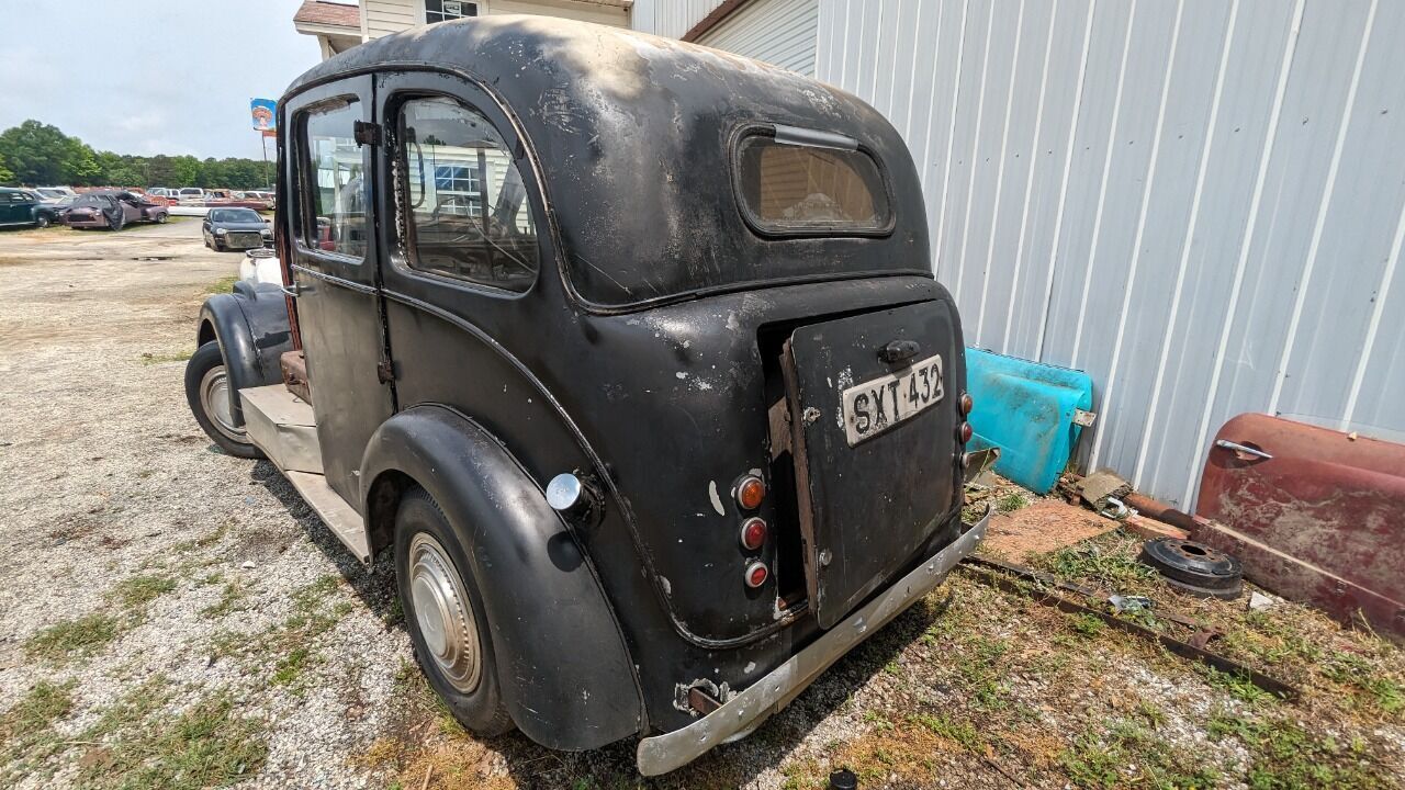 Carmor-London-Taxi-Berline-1955-Black-Brown-91182-3