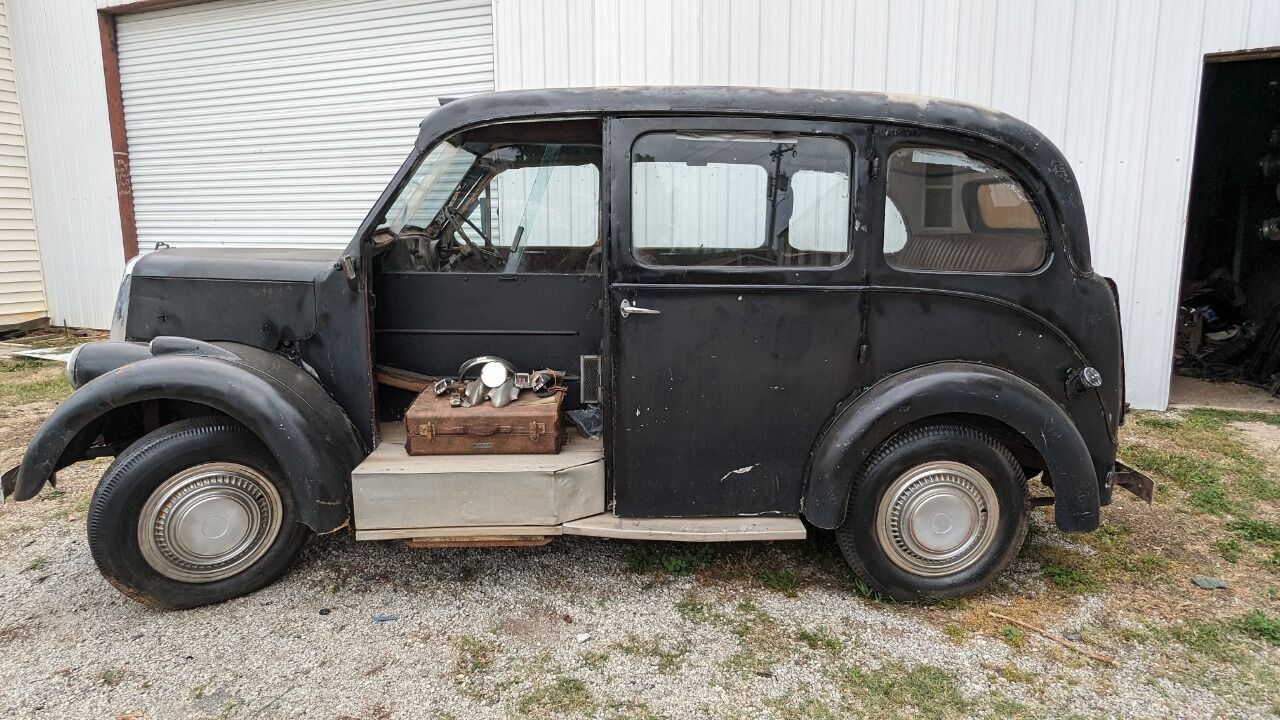 Carmor-London-Taxi-Berline-1955-Black-Brown-91182-7