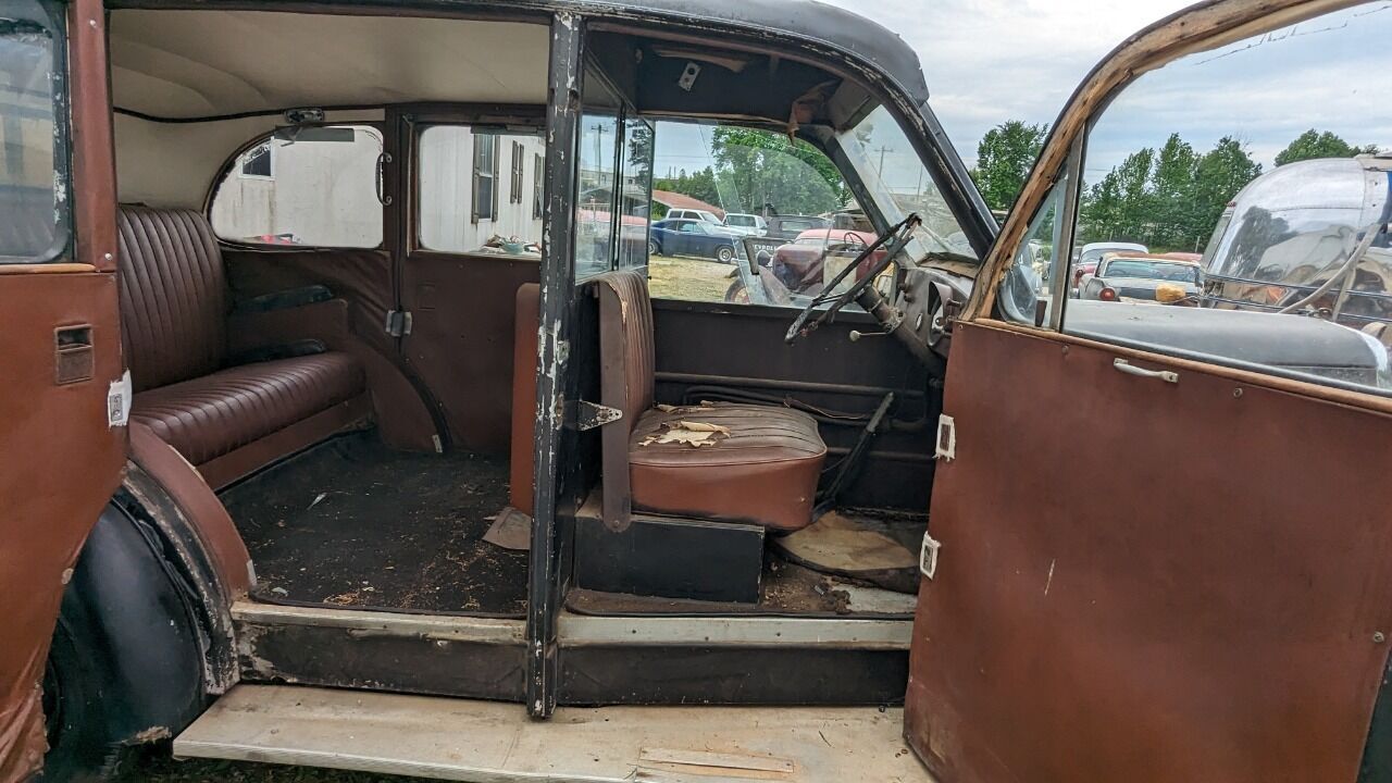 Carmor-London-Taxi-Berline-1955-Black-Brown-91182-9