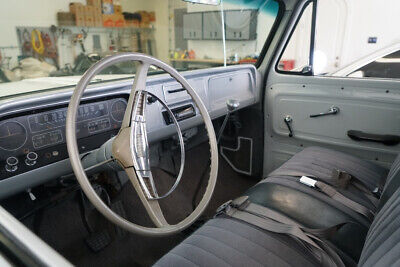 Chevrolet-12-Ton-Pickup-1964-White-Gray-0-11