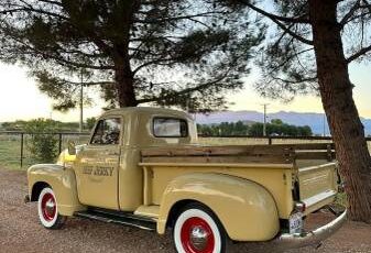 Chevrolet-1952-yellow-3141-2