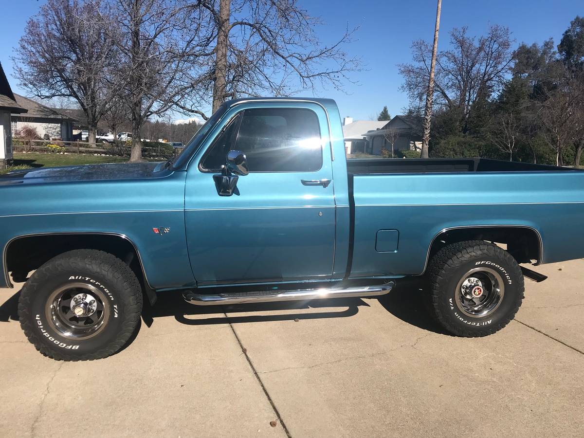 Chevrolet-1975-blue-125348-1