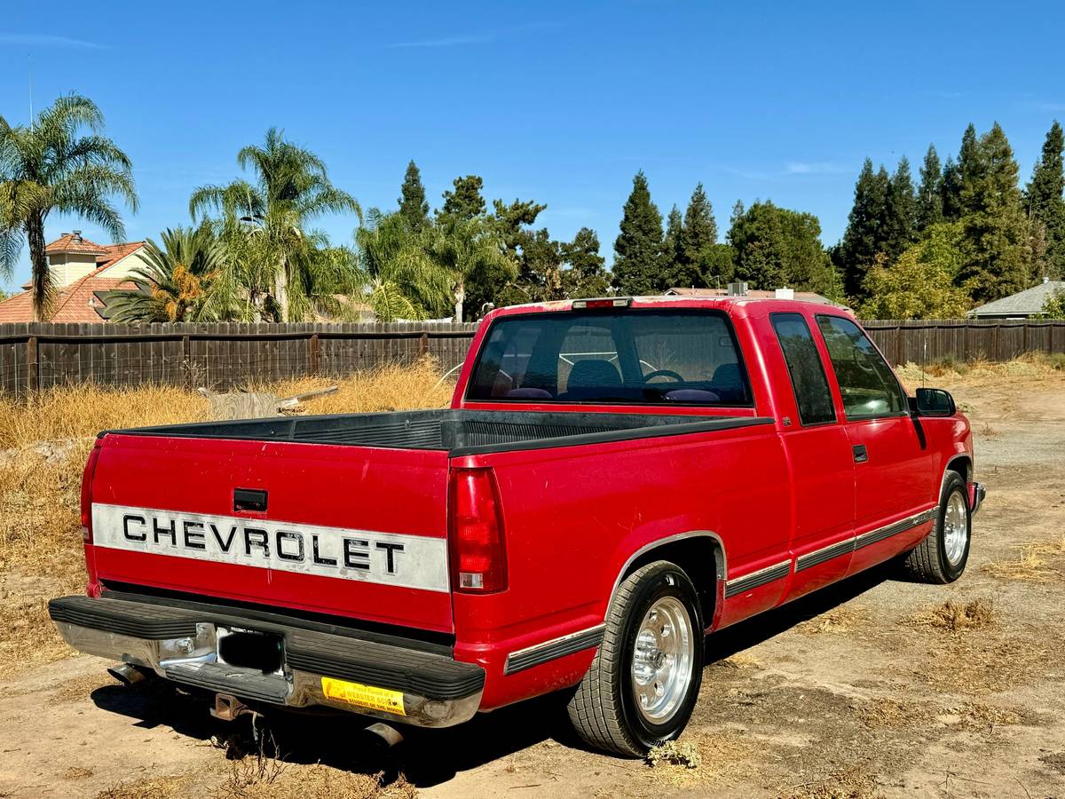 Chevrolet-1995-red-419334-4