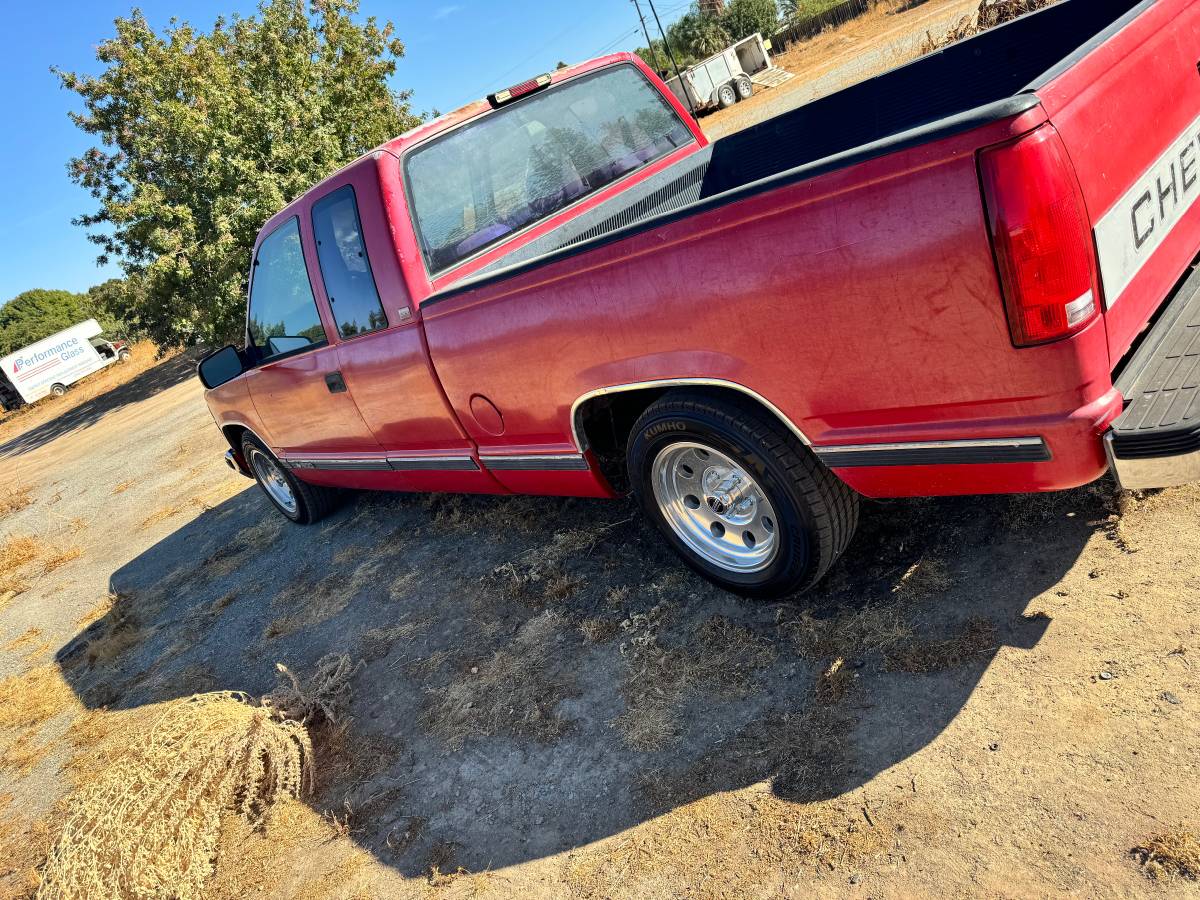 Chevrolet-1995-red-419334