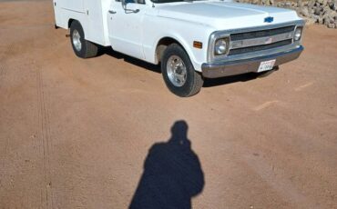 Chevrolet-2500-1969-white-184356-2