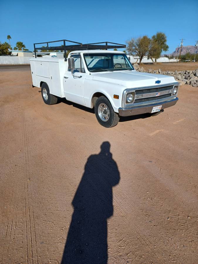 Chevrolet-2500-1969-white-184356-2