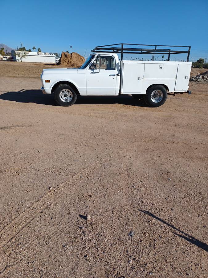 Chevrolet-2500-1969-white-184356