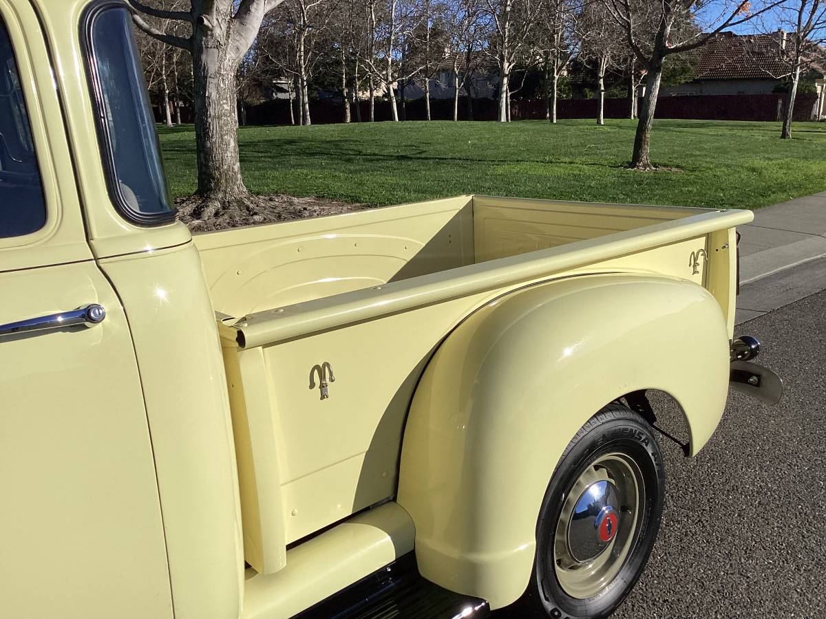 Chevrolet-3100-pickup-1955-yellow-100759-5