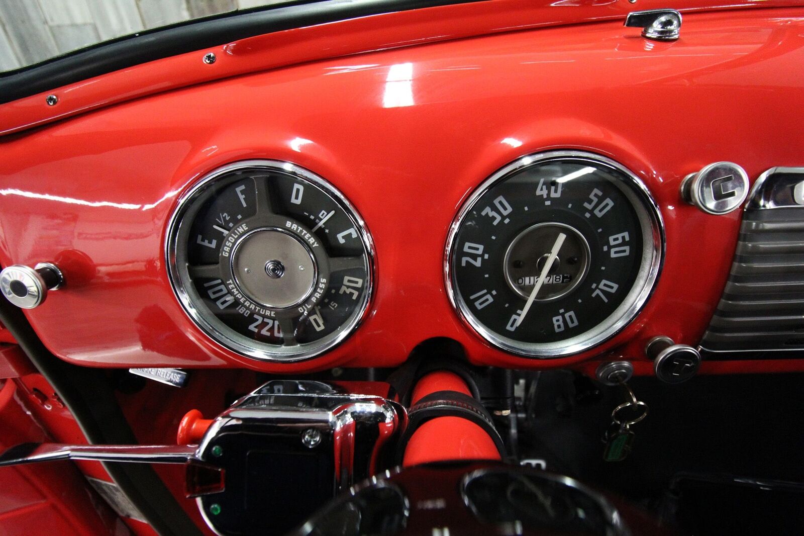 Chevrolet-5-Window-1949-Red-Black-0-25