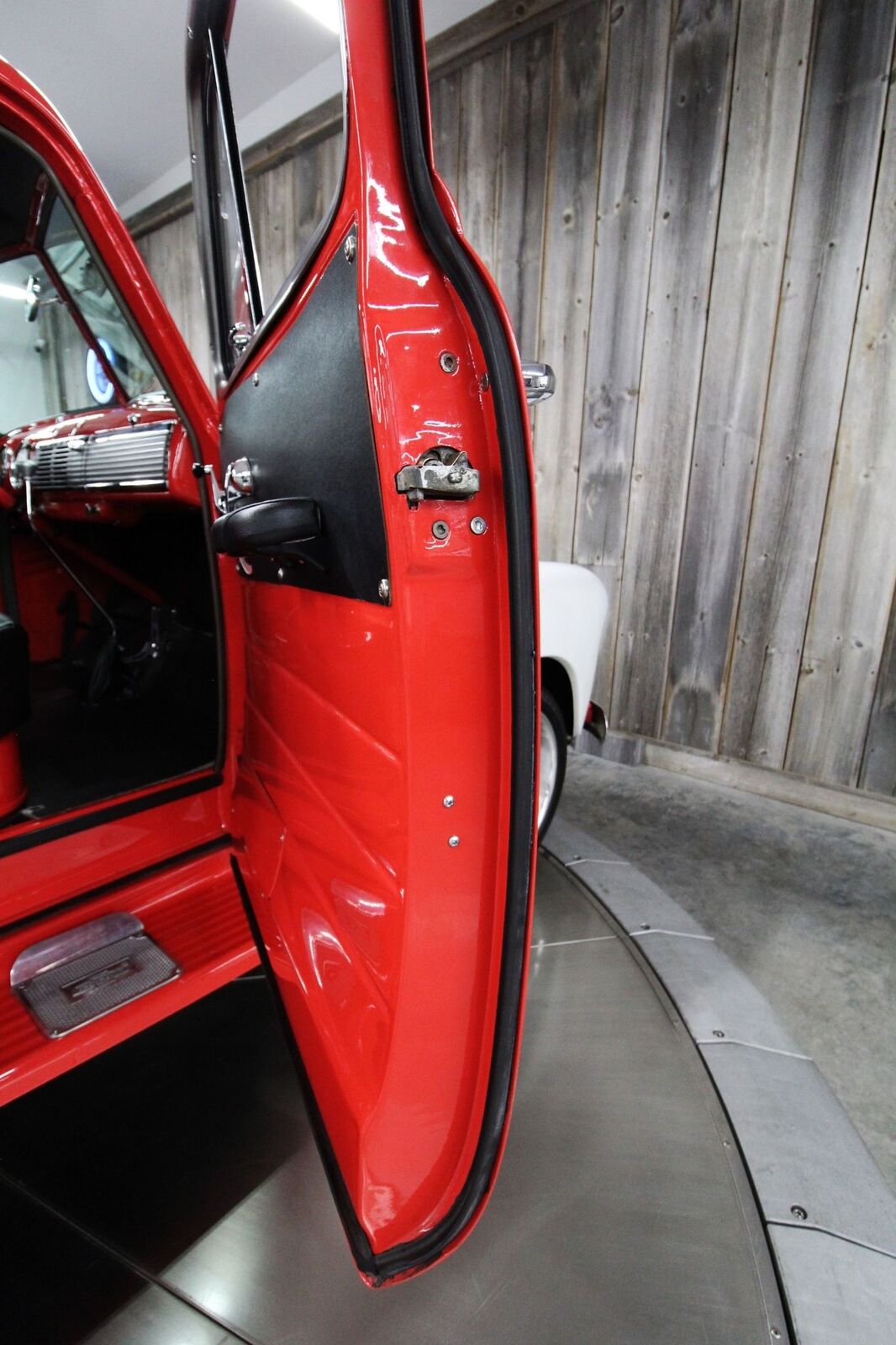 Chevrolet-5-Window-1949-Red-Black-0-37