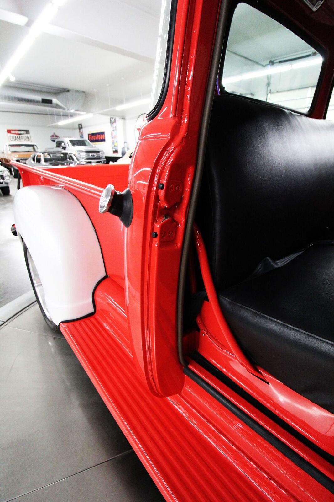 Chevrolet-5-Window-1949-Red-Black-0-38