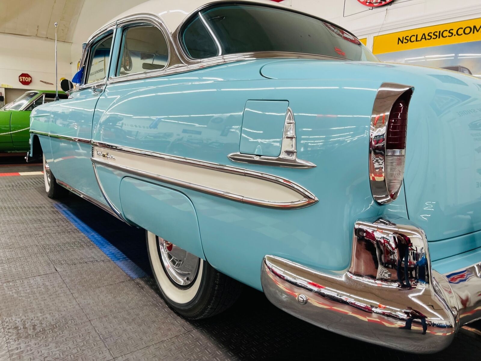 Chevrolet-Bel-Air150210-1954-Blue-White-142305-25