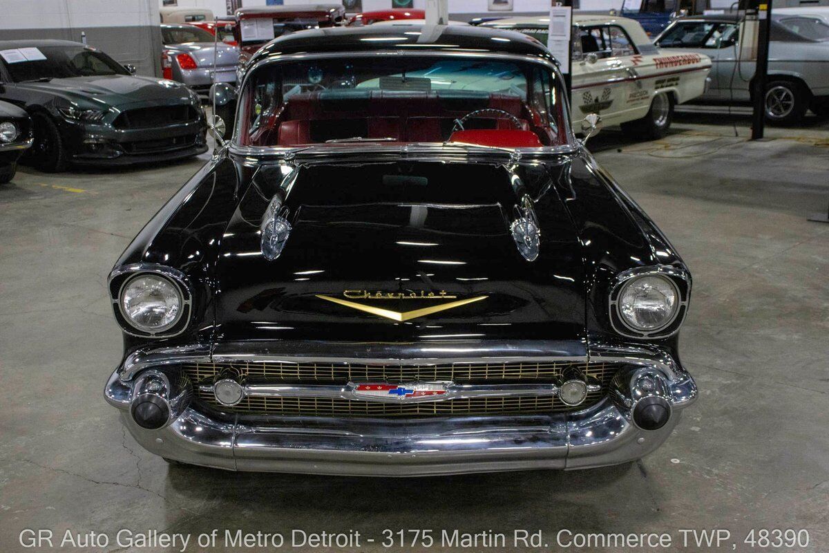 Chevrolet-Bel-Air150210-1957-Black-Red-4237-10