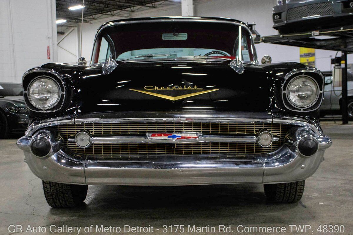 Chevrolet-Bel-Air150210-1957-Black-Red-4237-11