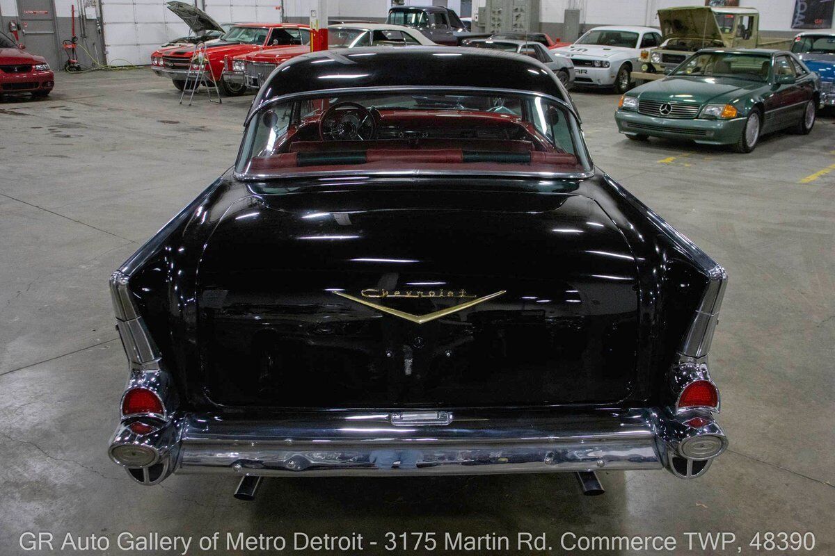 Chevrolet-Bel-Air150210-1957-Black-Red-4237-4