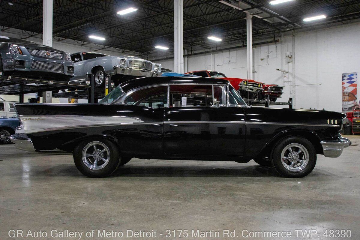 Chevrolet-Bel-Air150210-1957-Black-Red-4237-7