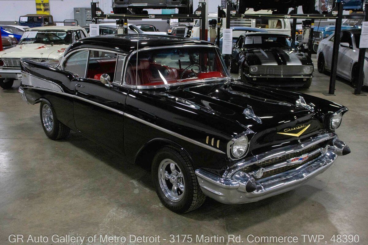 Chevrolet-Bel-Air150210-1957-Black-Red-4237-8