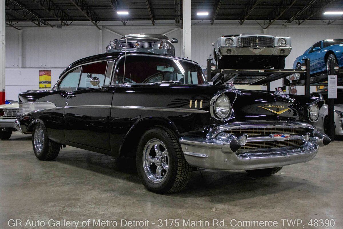 Chevrolet-Bel-Air150210-1957-Black-Red-4237-9