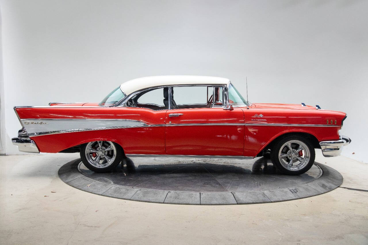 Chevrolet-Bel-Air150210-Berline-1957-Red-Black-632-1