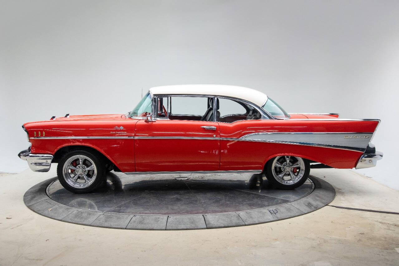 Chevrolet-Bel-Air150210-Berline-1957-Red-Black-632-2