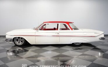 Chevrolet-Bel-Air150210-Berline-1961-White-Red-29269-2