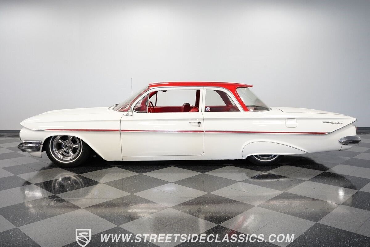 Chevrolet-Bel-Air150210-Berline-1961-White-Red-29269-2